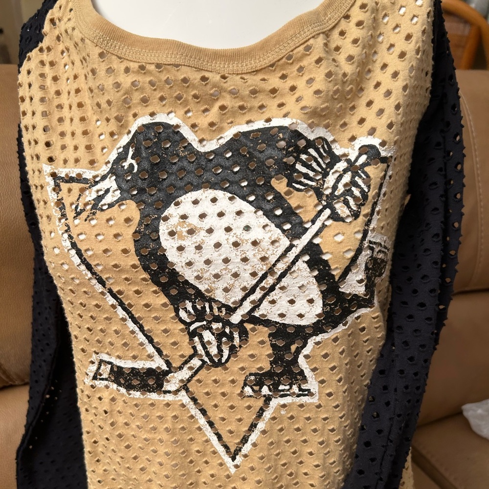 Pittsburgh Penguin’s women’s long sleeve shirt size medium by 4her